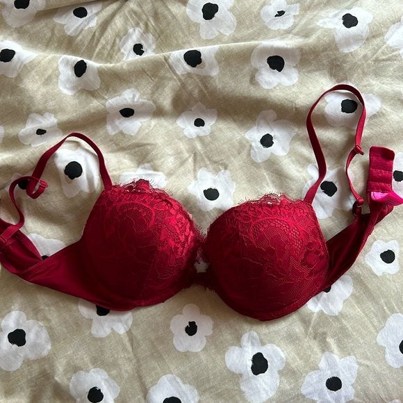 Red lace bra (LaSenza, 36B) - Picture 1 of 6